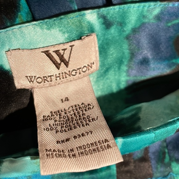 Colorful Satin Like Skirt. - Picture 5 of 9